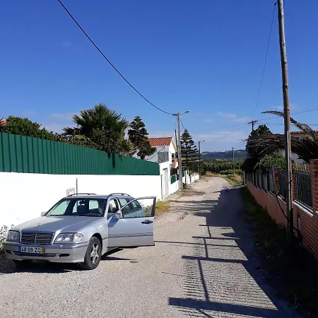 Spacious House In With Garden & Terrace Prázdninový dům *