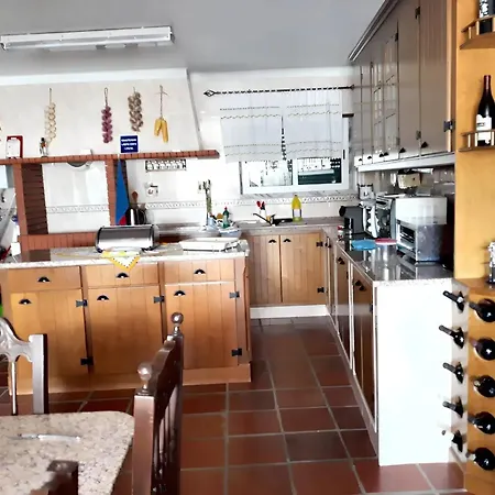 Spacious House In With Garden & Terrace Prázdninový dům Encarnacao