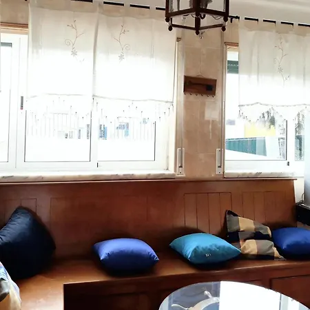 Prázdninový dům Spacious House In With Garden & Terrace *