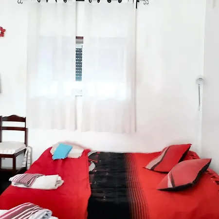 Spacious House In With Garden & Terrace Prázdninový dům *