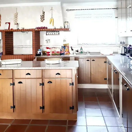 Spacious House In With Garden & Terrace Prázdninový dům Encarnacao