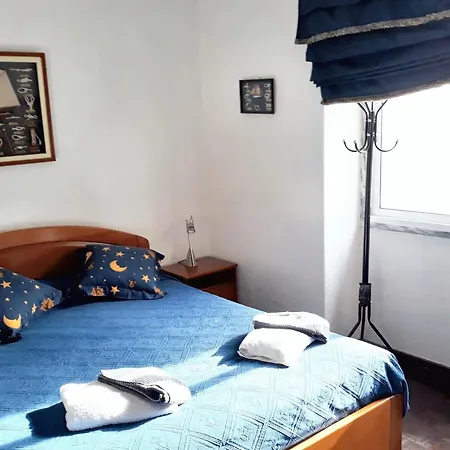 Prázdninový dům Spacious House In With Garden & Terrace *