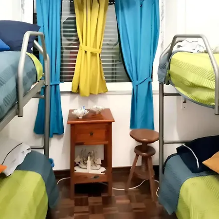 Spacious House In With Garden & Terrace Encarnacao